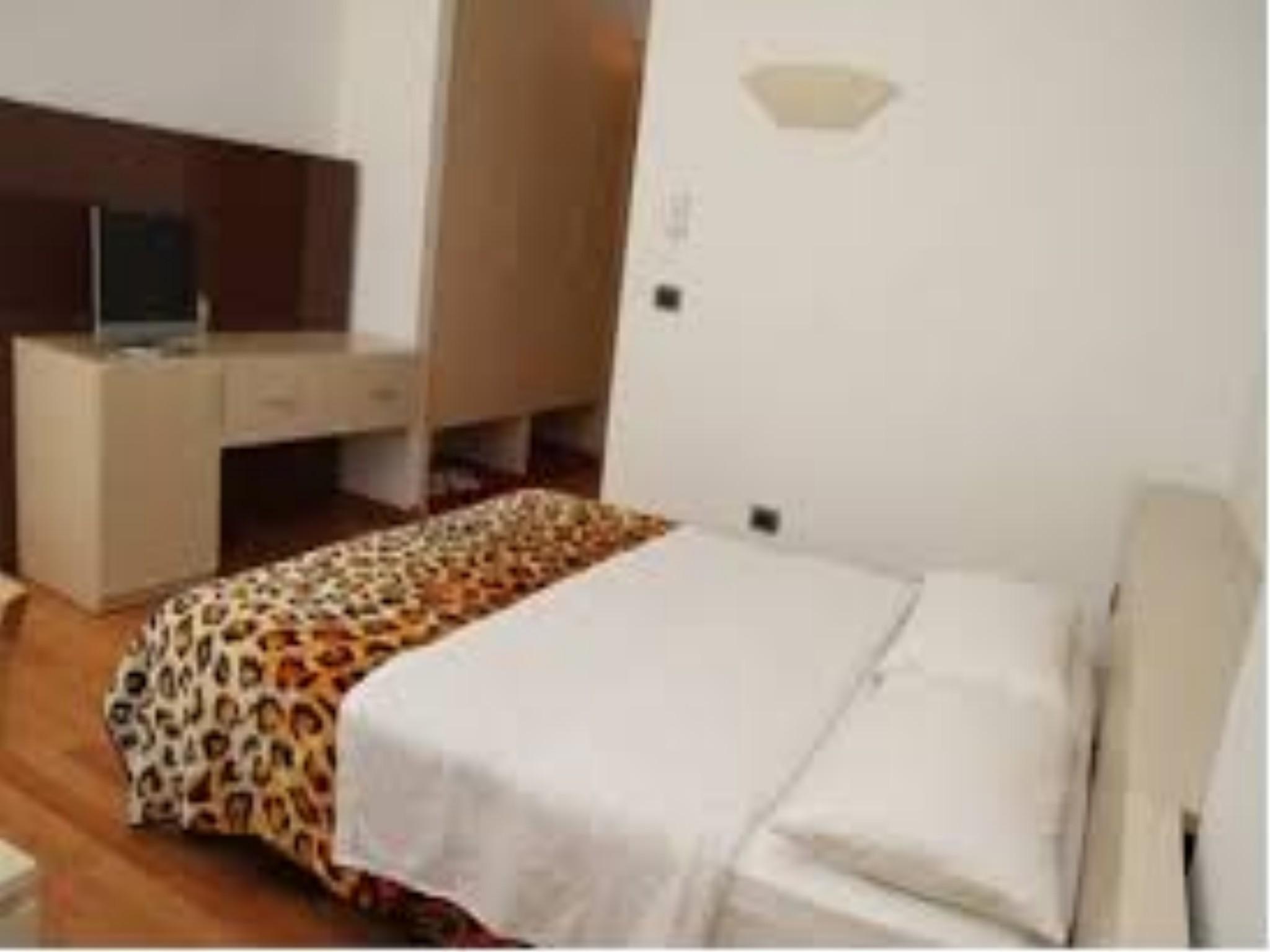 Hotel Bermon Tirana Exterior foto