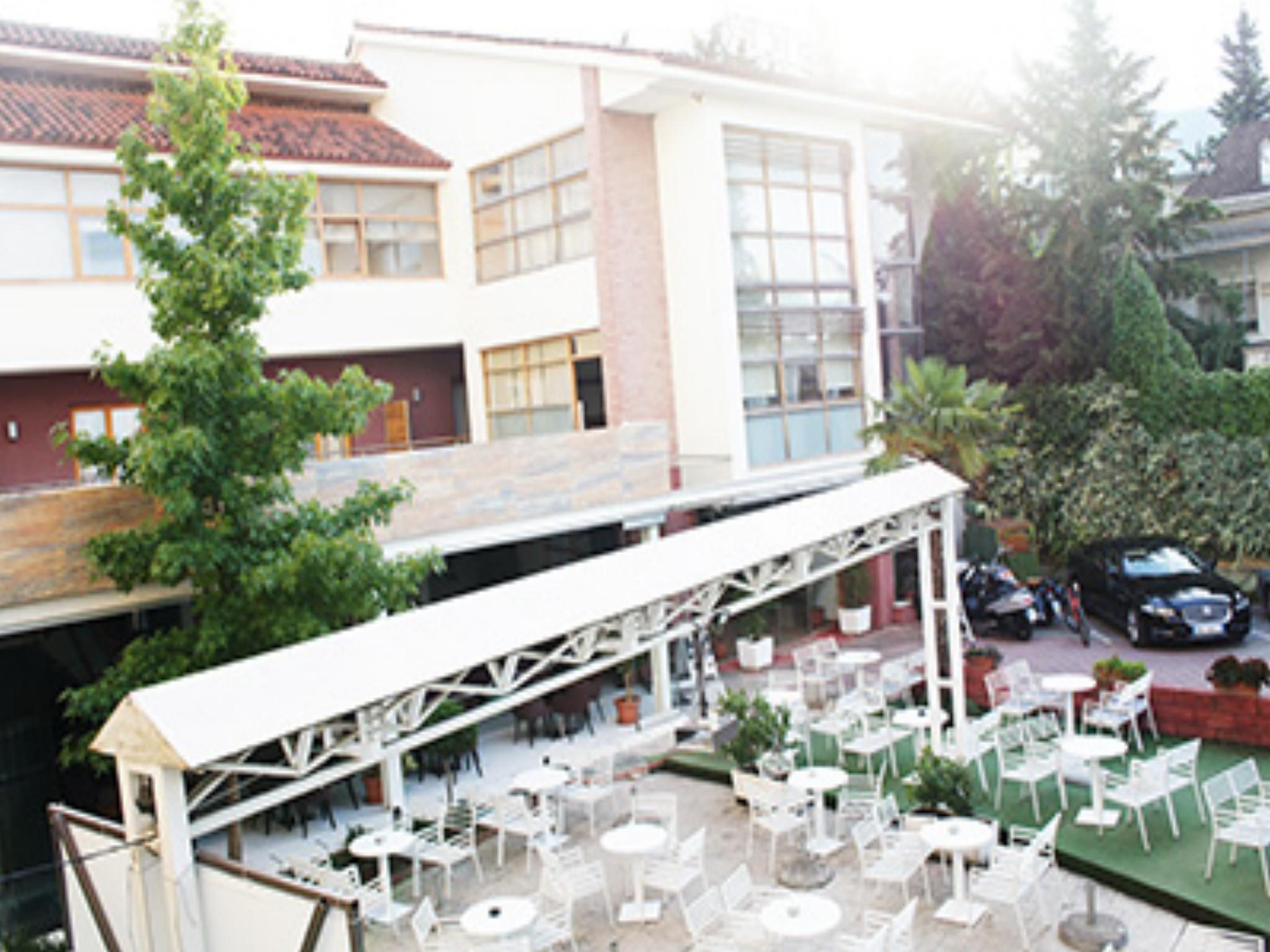Hotel Bermon Tirana Exterior foto