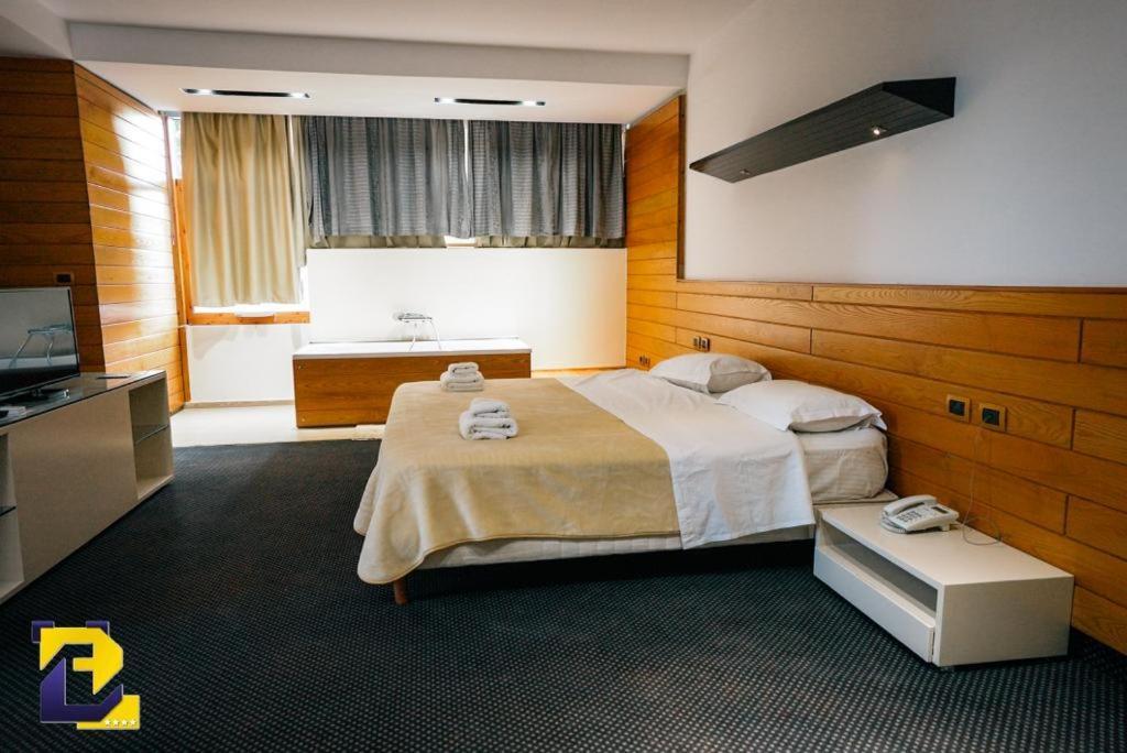 Hotel Bermon Tirana Exterior foto