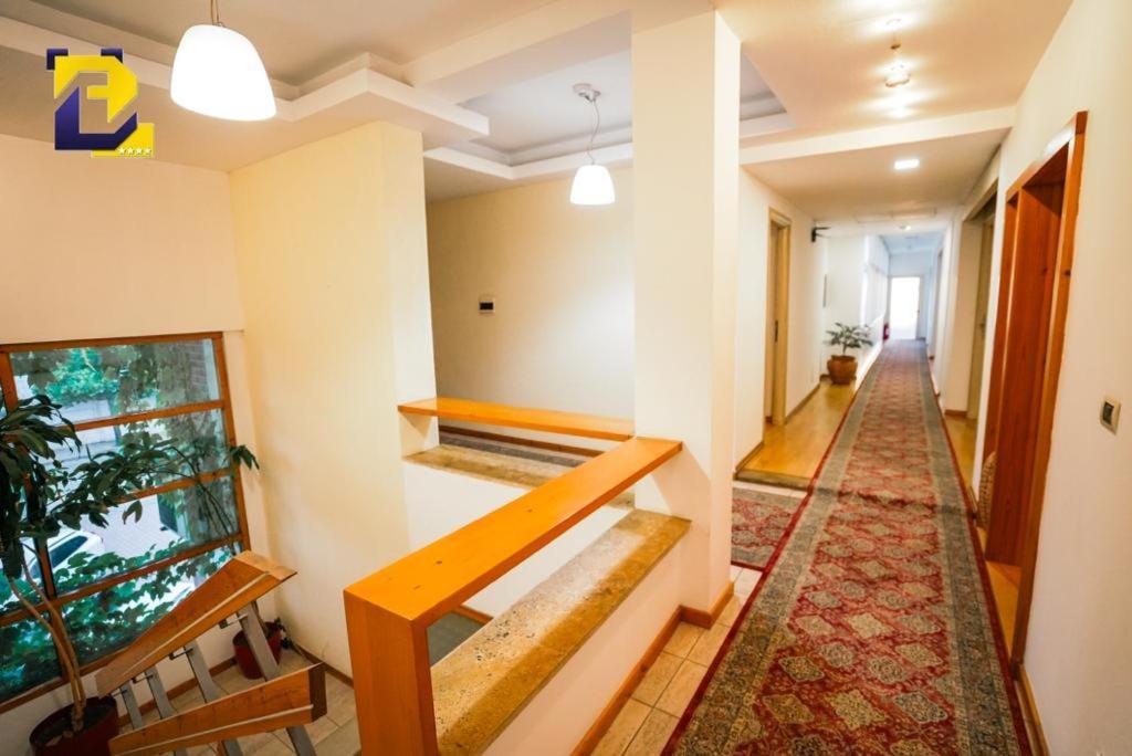 Hotel Bermon Tirana Exterior foto