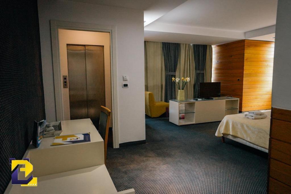 Hotel Bermon Tirana Exterior foto